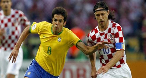 كاكا: دونجا سيعيد كبرياء البرازيل